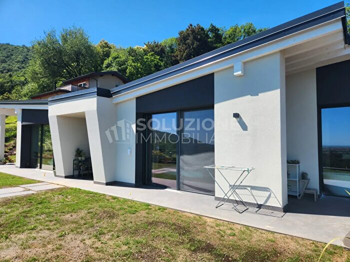 Casa con 7 locali in vendita in Via Risorgimento, Alzano Lombardo