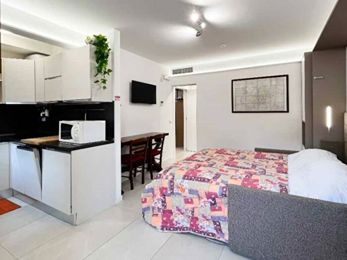 Appartamento monolocale in affitto in Via Giuseppe Sirtori, Porta Venezia, Milano