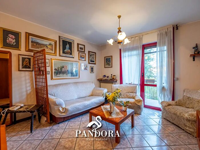 Appartamento con 5 locali in vendita in Via Sebino, Gallarate