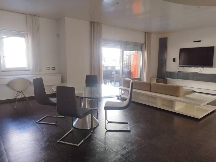 Appartamento trilocale in affitto in Piazzale del Fante, De Gasperi Croce Rossa, Palermo