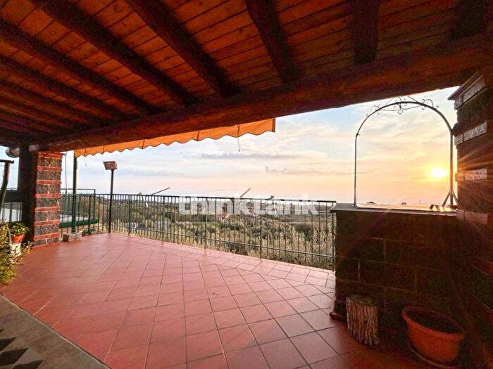 Casa con 6 locali in affitto in crovacchi, Santa Maria di Licodia