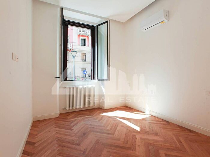 Appartamento monolocale in affitto in Via Pietro Teulié, Bocconi, Milano
