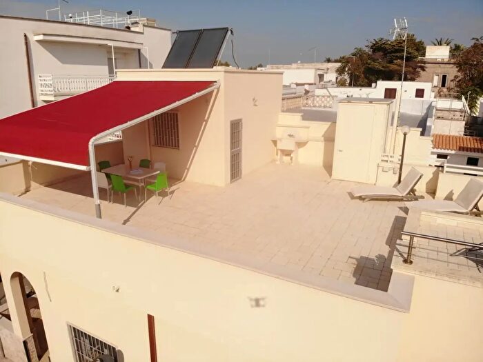 Casa con 6 locali in vendita in VI Dante, Maruggio