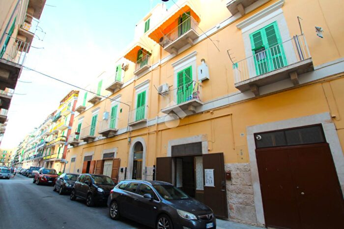 Appartamento trilocale in vendita in Via Pisacane Carlo, Molfetta