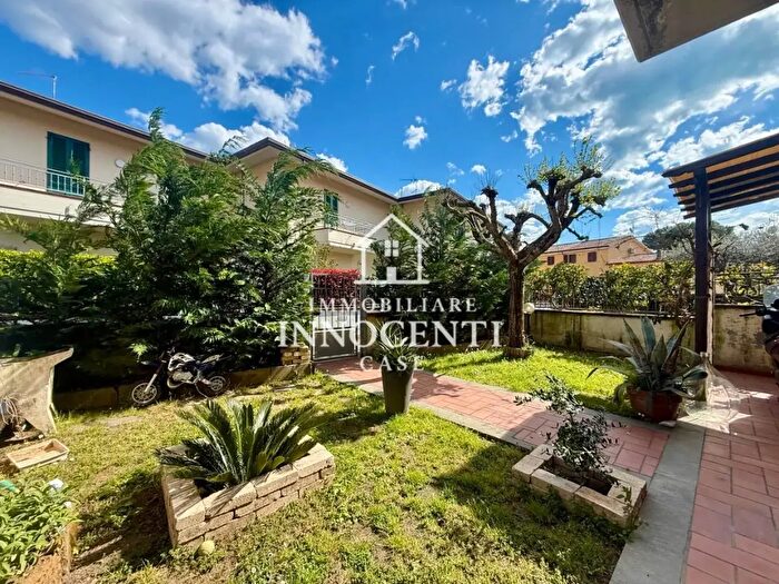 Casa quadrilocale in vendita in Inchiostra, Massa