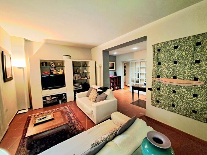 Casa con 7 locali in vendita in Cerreto Guidi