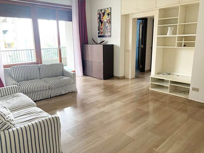 Appartamento trilocale in affitto in Via Corno di Cavento, San Siro, Milano