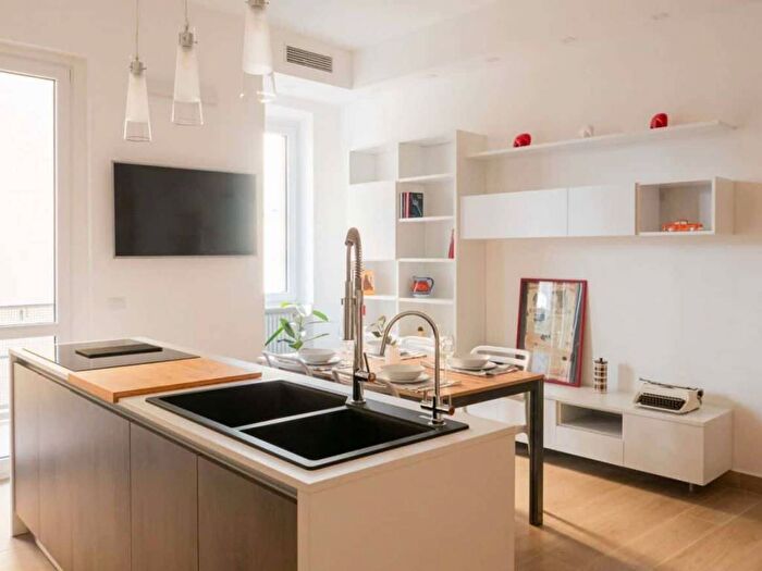 Appartamento trilocale in affitto in Via Emilio Morosini, Cadore, Milano