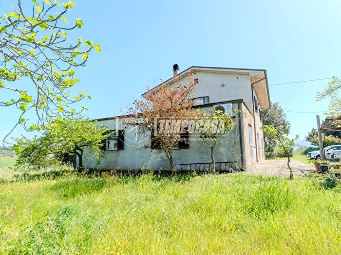 Casa con 7 locali in vendita in Strada Tuscanese, Viterbo