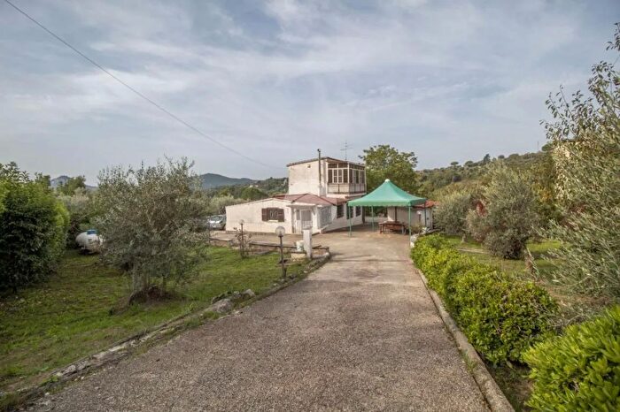 Casa quadrilocale in vendita in Strada Beato Tommaso da Cori, Palombara Sabina