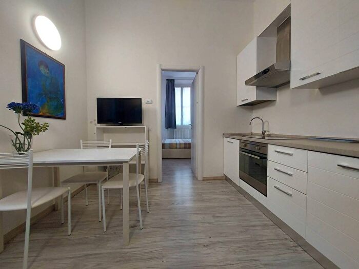 Appartamento bilocale in affitto in Via Cesare Cantù, Centro Storico, Como