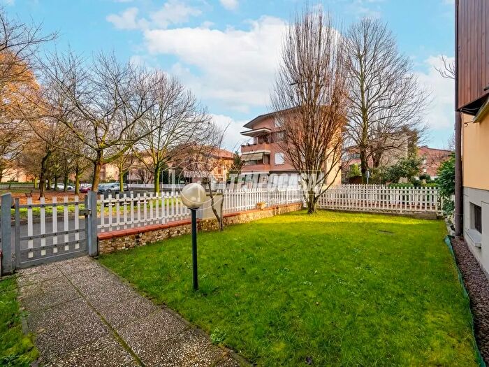 Appartamento trilocale in vendita in Via Abruzzo, Reggio Emilia