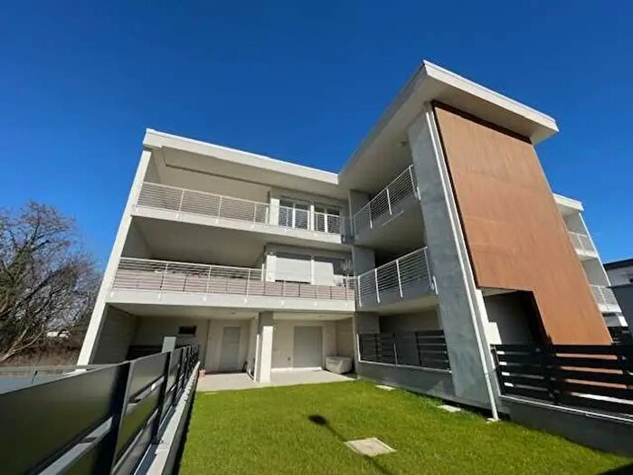 Appartamento quadrilocale in vendita in Strada Vicinale dei Casarilli, Meda