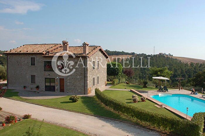 Casa con 20 locali in vendita in Via Marzo, Montefiascone