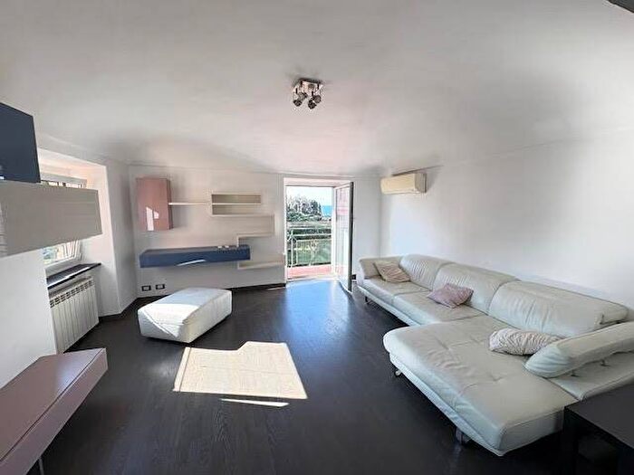 Appartamento trilocale in affitto in Via Roberto Sarfatti, Nervi, Genova