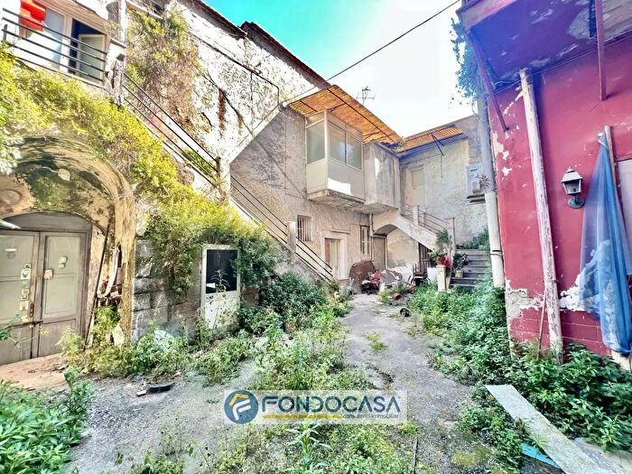 Casa con 6 locali in vendita in Via Francesco Verde, SantAntimo