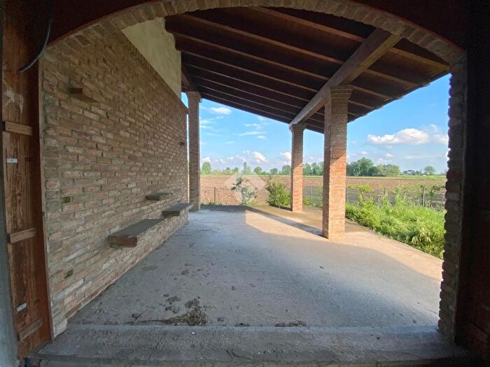 Casa con 13 locali in vendita in Via Monte Grappa, Pognano