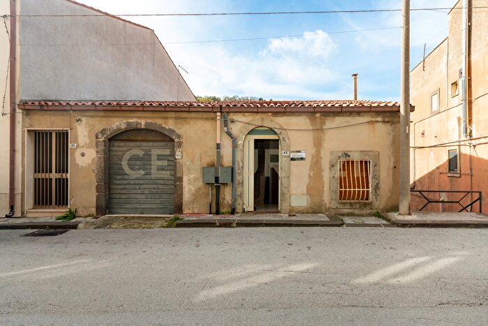 Appartamento con 6 locali in vendita in Via Sabauda, Buccheri