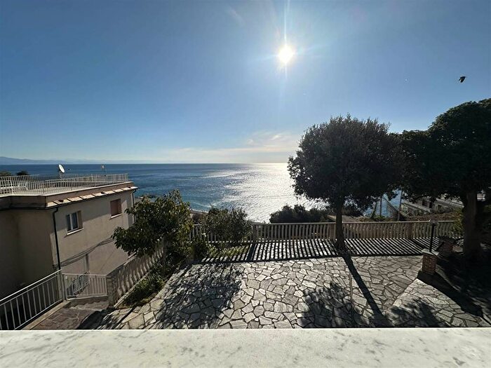 Appartamento bilocale in affitto in Via Colombo, Bergeggi