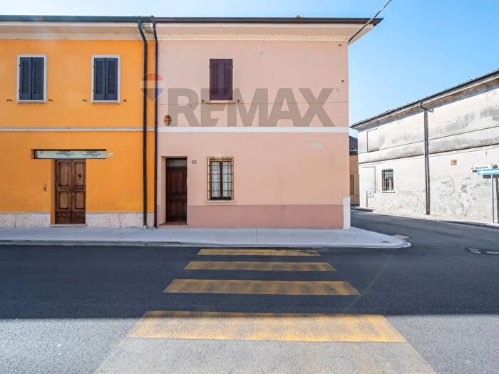 Casa con 5 locali in vendita in Via Arini, Bozzolo