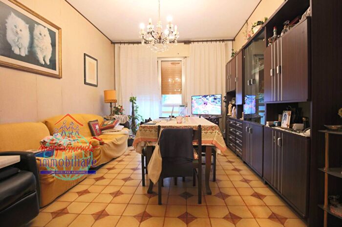 Appartamento con 5 locali in vendita in Via Ugo Bassi, Cento