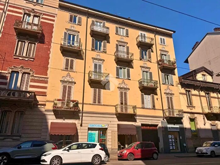 Appartamento trilocale in affitto in Via Cibrario, Torino