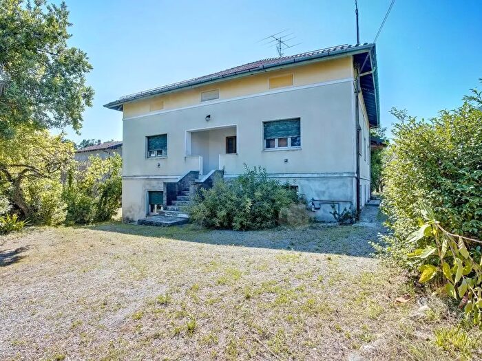 Casa con 11 locali in vendita in Via San Giulio, Cittiglio