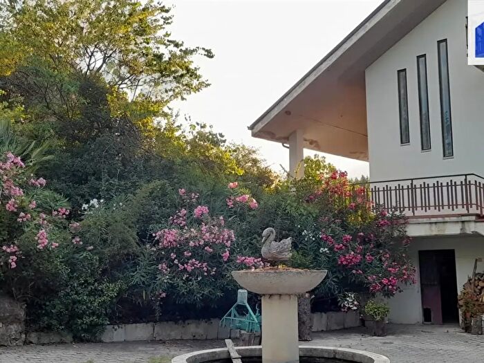Casa con 7 locali in vendita in Via Pozzo Nuovo, Oratino