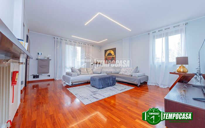 Appartamento trilocale in vendita in Via Monti, Casarile