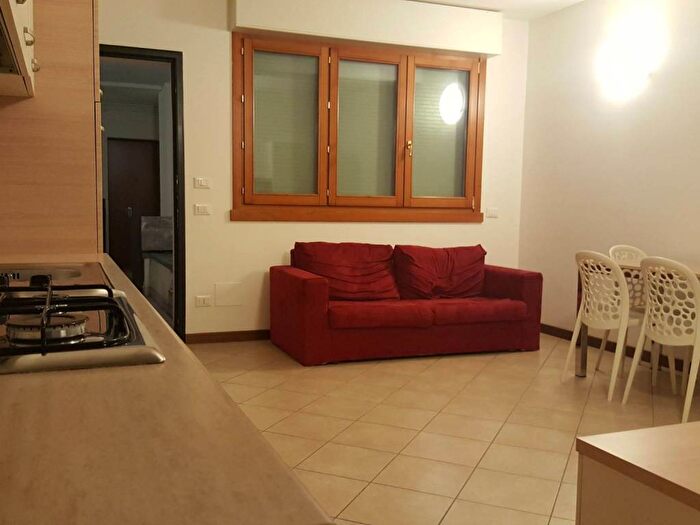 Appartamento bilocale in affitto in Via Giovanni Songia, Centro, Mariano Comense