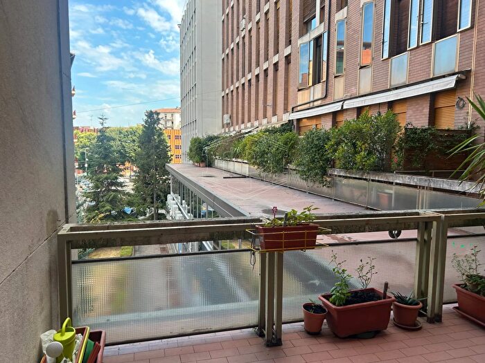 Appartamento con 5 locali in vendita in Via Alessandro Cervellati, Bologna