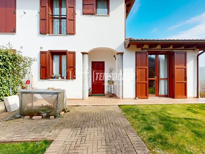 Casa quadrilocale in vendita in Via l Battisti, Guiglia