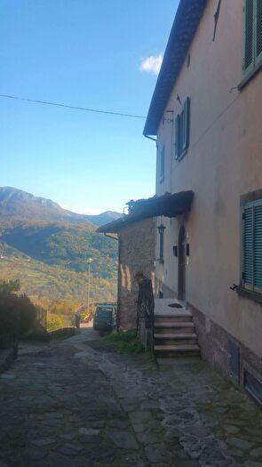 Appartamento con 7 locali in vendita in Via di Puglianella, Camporgiano