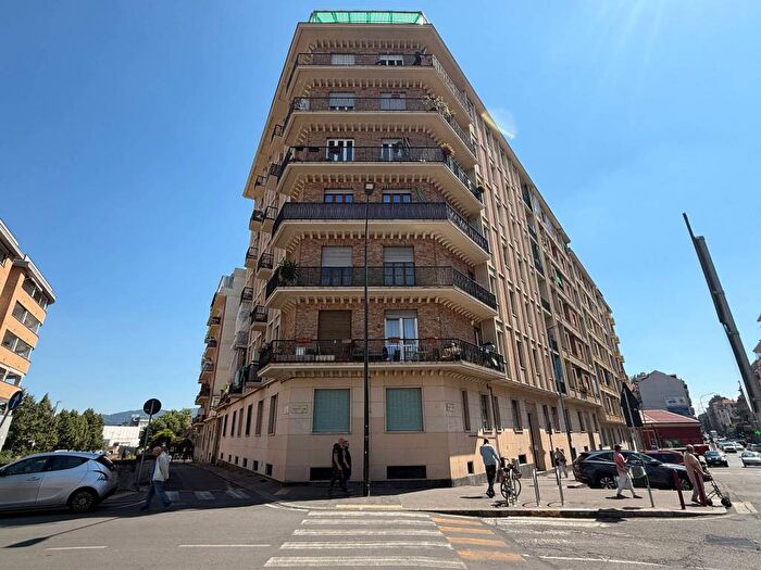 Appartamento trilocale in affitto in Via Francesco Cigna, Aurora, Torino