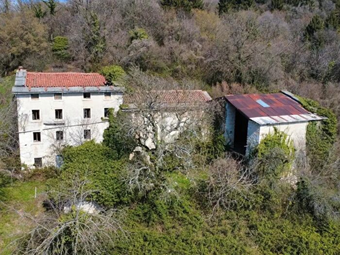 Casa con 12 locali in vendita in Contrada Campari, Rovere Veronese