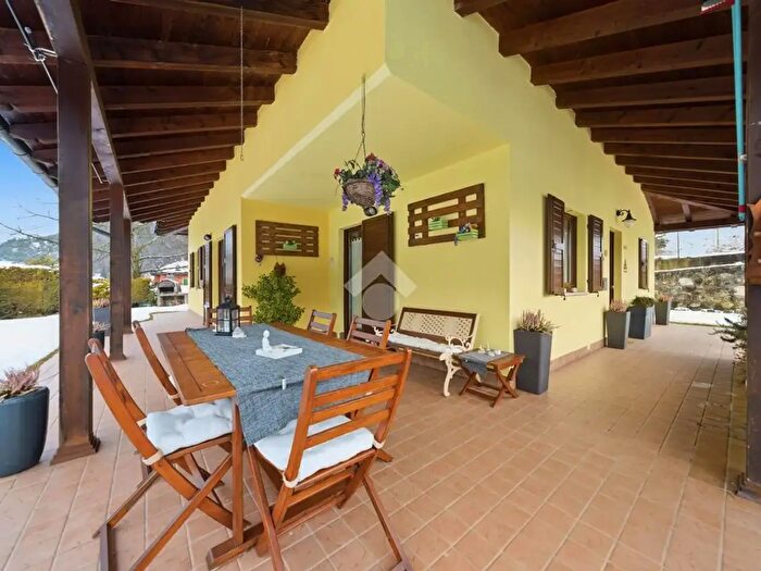 Casa con 5 locali in vendita in Frazione Anghebeni, Vallarsa