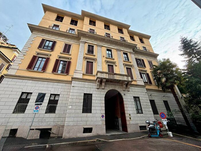 Appartamento trilocale in affitto in Via Crocefisso, Carrobbio, Milano