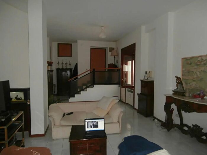 Appartamento trilocale in vendita in Via Roma, Salerno