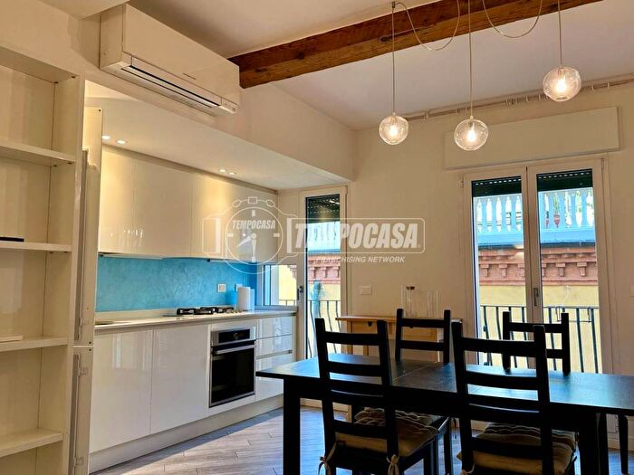 Appartamento bilocale in affitto in Via Castiglione, Centro Storico, Bologna