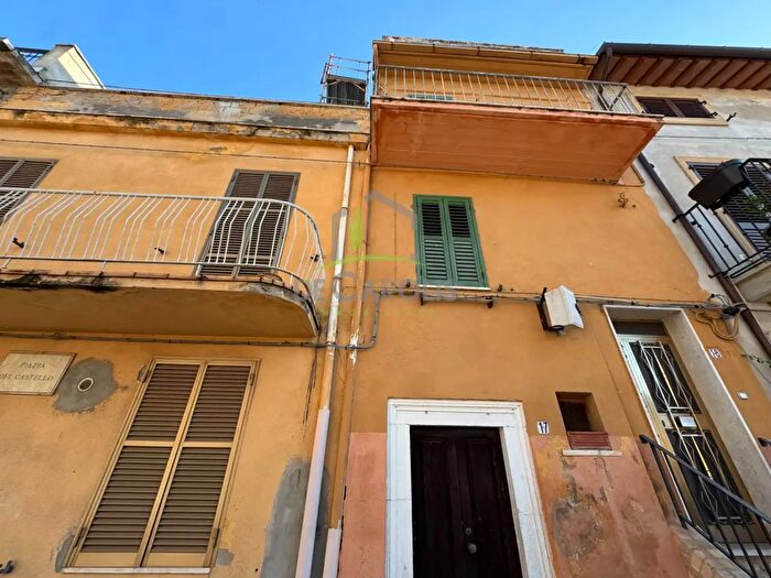 Casa con 7 locali in vendita in Piazza Castello, Monsampolo Del Tronto