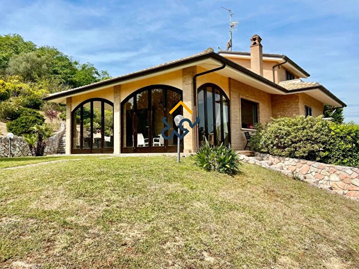 Casa con 7 locali in vendita in Conca degli Ulivi Acquaviva Picena Zona Residenziale, Acquaviva Picena