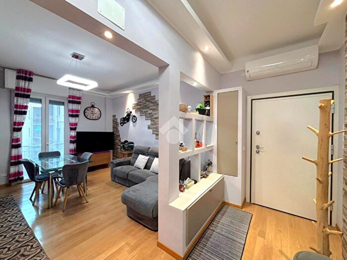 Appartamento con 7 locali in vendita in Via Napoli, Genova