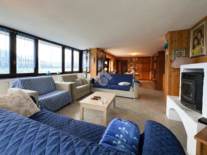 Appartamento quadrilocale in vendita in Via Pola, Castello DellAcqua