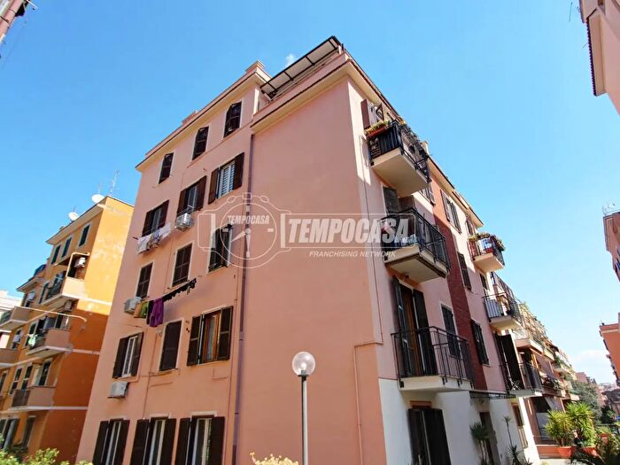 Appartamento trilocale in vendita in Via dei Mughetti, Roma