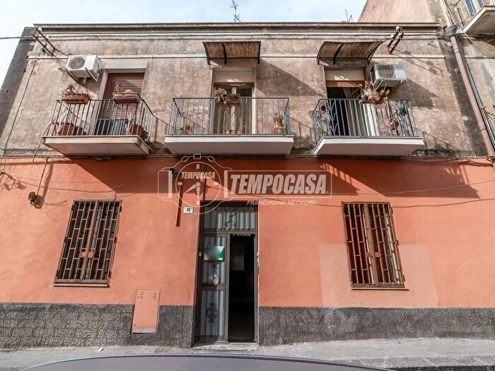 Appartamento trilocale in vendita in Via Giuseppe Borrello, Catania