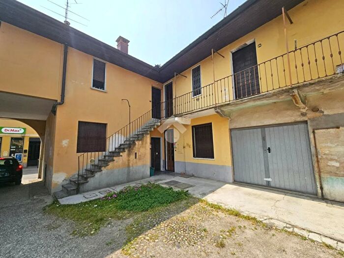 Appartamento bilocale in vendita in Via S Giovanni, Robecco Sul Naviglio
