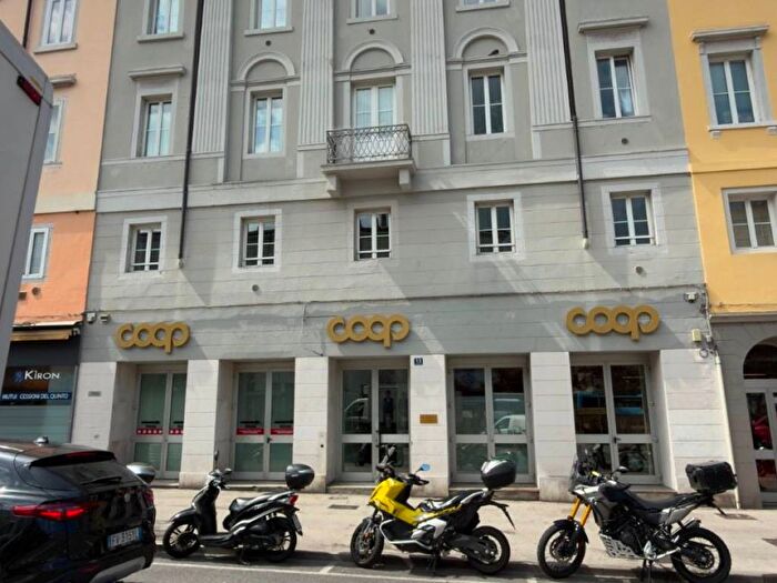 Appartamento quadrilocale in affitto in Largo della Barriera Vecchia, Largo Barriera Ospedale Maggiore, Trieste