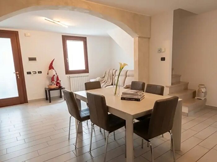 Casa quadrilocale in vendita in Adria Vicolo Lucchiari, Adria