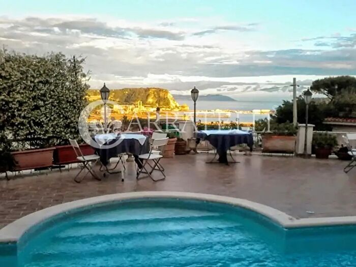 Casa con 16 locali in vendita in Via San Gennaro Agnano, Pozzuoli