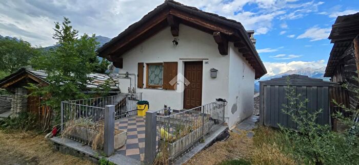 Casa quadrilocale in vendita in Frazione Excenex, Aosta
